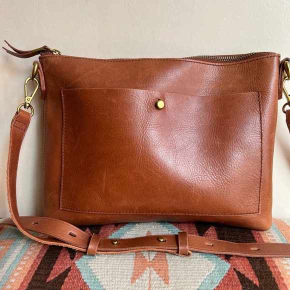 Madewell Handbags - {Madewell} The Transport Leather Crossbody - Cognac Brown